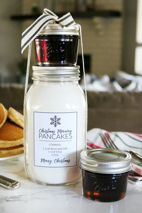 Pancakes In A Jar, Morning Pancakes, Homemade Pancake Mix, Christmas Neighbor, Neighbor Christmas Gifts, Easy Diy Christmas Gifts, Make Breakfast, Christmas Food Gifts, Christmas Jars