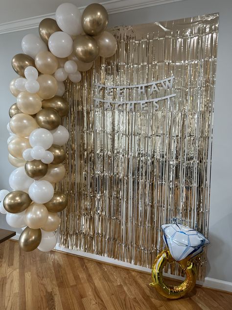 We are loving this neutral bachelorette decor. Gold, light pink and white are the perfect backdrop colors White Bday Decorations, White And Gold Bachelorette Party Decor, Gold Hen Party, Bachelorette Photo Wall Backdrop Ideas, Bachelorette Party Picture Backdrop, Bachelorette Party Gold And White, Golden Gals Bachelorette, White And Gold Decor Party, Hen Do Backdrop