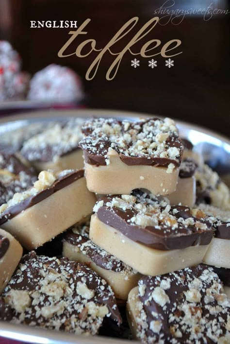 The Best Homemade English Toffee Recipe Toffee Bites, English Toffee Recipe, Almond Toffee, Thanksgiving Appetizer Recipes, Shugary Sweets, Toffee Recipe, English Toffee, Recipes Yummy, Candy Recipes Homemade