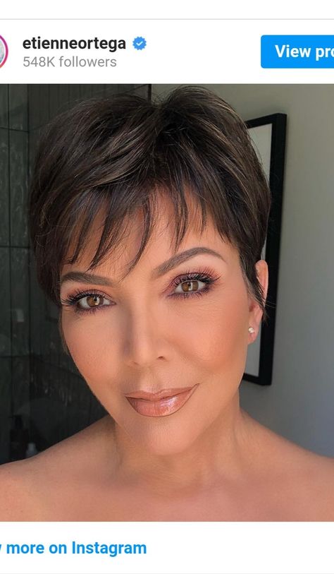 Kris Jenner Makeup Looks, Kris Jenner Makeup, Kris Jenner Hair, Jenner Hair, Daughter Photoshoot, Mom Hair, Jenner Makeup, Mom Hairstyles, Kris Jenner