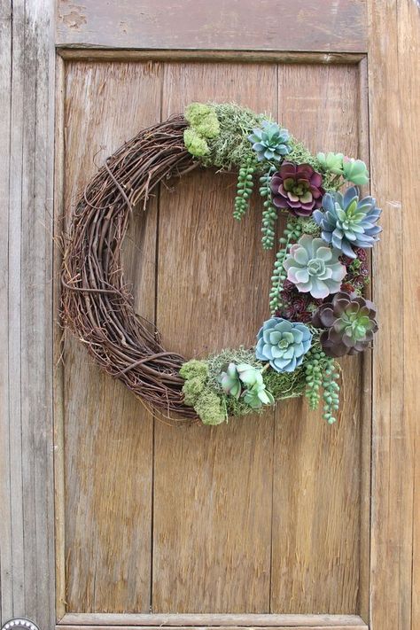 Natural Wreaths, Faux Succulent Wreath, Succulent Wreath Diy, Succulent Decor, Living Wreath, Wreath Natural, Purple Succulents, Succulent Centerpieces, Succulent Garden Diy