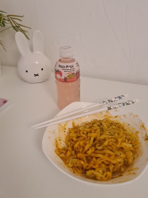 Ramen Packet Aesthetic, Buldak Ramen Carbonara Aesthetic, Pink Buldak Ramen, Buldak Ramen Aesthetic, Buldak Ramen Carbonara, Pink Ramen, Ramen Carbonara, Ramen Aesthetic, Buldak Ramen