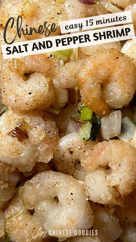 You'll only need 15 minutes for these pan-fried Chinese salt and pepper shrimp. They aren't deep fried, which makes this dish low in calories and carbohydrates. The shrimp are full of garlic, black pepper and scallions. It's a great dish that goes well with beer or white wine. Salty Shrimp Recipes, Air Fryer Salt And Pepper Shrimp, Seafood Chinese Recipes, Black Pepper Shrimp Chinese, Asian Shrimp Dishes, Seafood Delight Chinese, Salt And Vinegar Shrimp, Salt And Pepper Shrimp Recipe, Salt And Pepper Shrimp Chinese