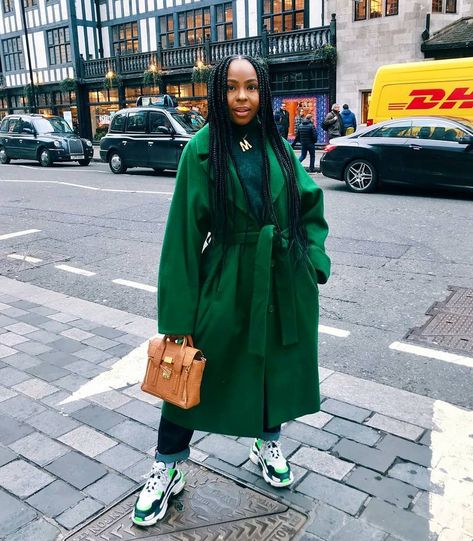 Winter Coat Black Women, Coat Outfit Black Women, Trench Coat Outfit Black Women, Green Outfit Aesthetic, Winter Coat Black, Streetwear Outfit Ideas, Trench Coat Outfit, Winter Lookbook, Green With Envy