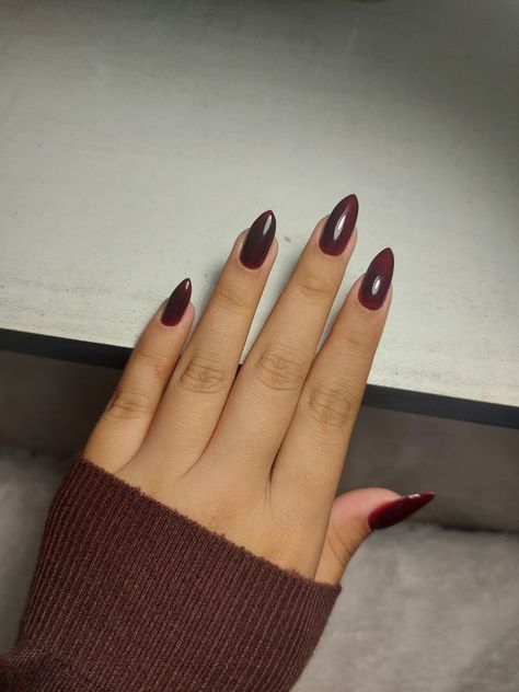 Pointy Dark Nails, Dark Pointy Nails, Nails Arrow, Nails Dark Red, Arrow Nails, Nails Dark, Wine Nails, Pointy Nails, Burgundy Nails