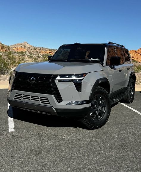 Pretty Suv Cars, Big Suv Vehicles, Cute Suvs For Women, Dream Car Suv, Gx550 Lexus, All Black Suv, 2024 Lexus Gx 550, Suv Aesthetic, Suv Modified