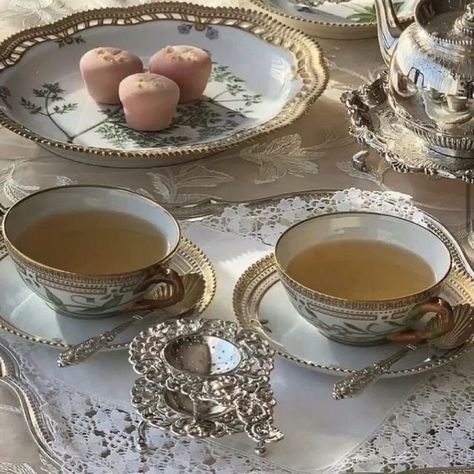 Royal Food Table Aesthetic, Victorian Era Aesthetic, Bridgerton Core, Belle Aesthetic, Study Together, The Duke And I, Francesca Bridgerton, Bridgerton Vibes, Eloise Bridgerton