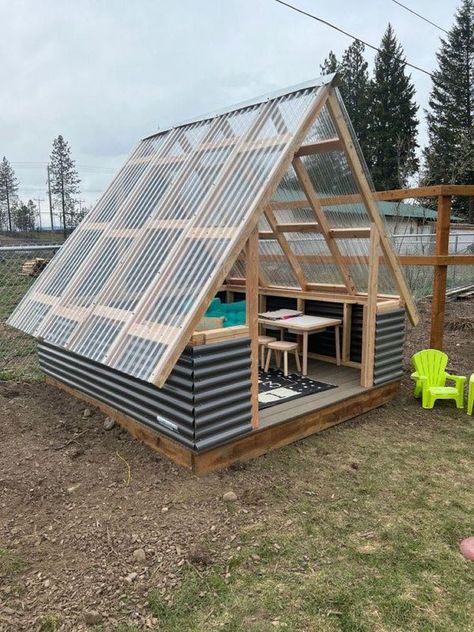 Greenhouse Playhouse, Simple Playhouse, Diy Playhouse, Backyard Playhouse, Build A Playhouse, Backyard Greenhouse, Front Porch Ideas Curb Appeal, Backyard Sheds, Diy Greenhouse