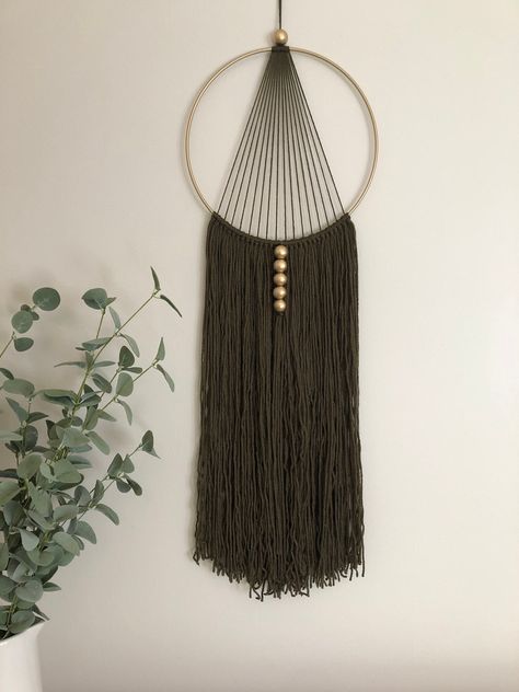 Easy macrame wall hanging