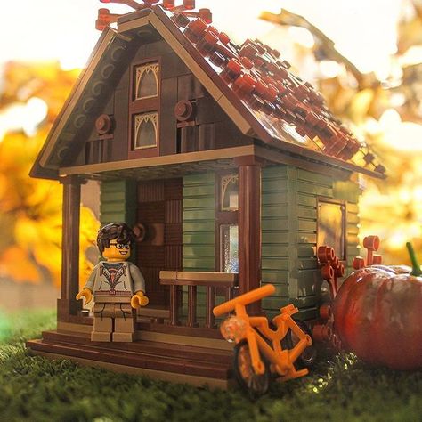 Smells of autumn 🍁 #lego Brick Photography, Lego House Ideas, Lego Houses, Lego Wall, Lego Sculptures, Lego Land, Lego Christmas, Lego Diy, Lego Buildings