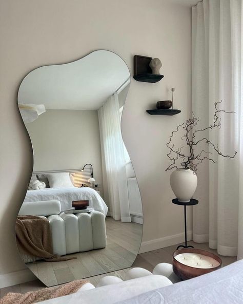 19 Amazing Cozy Bedroom Ideas You'll Obsess Over 14 Aesthetic Room Ideas, Living Room Mirrors, White Bedroom, Aesthetic Bedroom, Minimalist Bedroom, My New Room, Cozy Bedroom, Aesthetic Room, Contemporary Decor