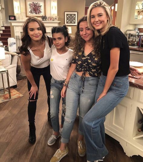 alexa & katie isabel may paris berelc Paris Berelc Alexa And Katie, Paris Berelc And Isabel May, Alexa And Katie Outfits, Alexa Katie, Alexa And Katie, Isabel May, Just Add Magic, Paris Berelc, Alexa & Katie