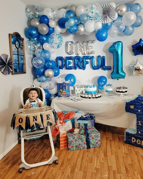 Onederful birthday smash cake Me Onederful Birthday Decorations, Mr Onederful Birthday Decoration Blue, First Birthday Home Decoration Ideas, Balloon Arch Decor, Simple First Birthday Decorations, Onederful Birthday Decorations, First Birthday Balloon Arch, Baby Boy Birthday Decoration, 1st Birthday Decorations Boy