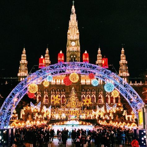 Christmas Markets in Berlin – Germany (2019) - All You Need To Know Berlin Christmas Market, Berlin Christmas, Schönbrunn Palace, Austrian Recipes, Prague Travel, Best Christmas Markets, Christmas Markets Europe, Traditional Christmas Decorations, Old Town Square