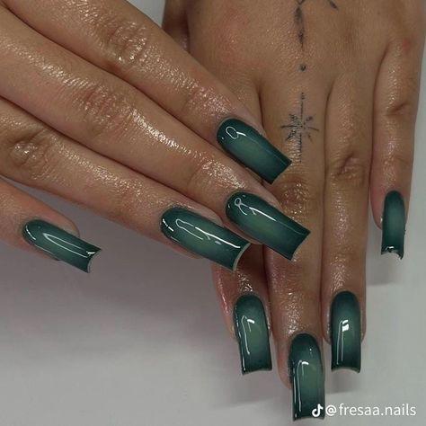 Aura Nails Acrylic, Aura Nail Designs, Aura Nail, Yellow Aura, Aura Nails, Green Acrylic Nails, Dark Green Nails, Airbrush Nails, Green Nail Designs