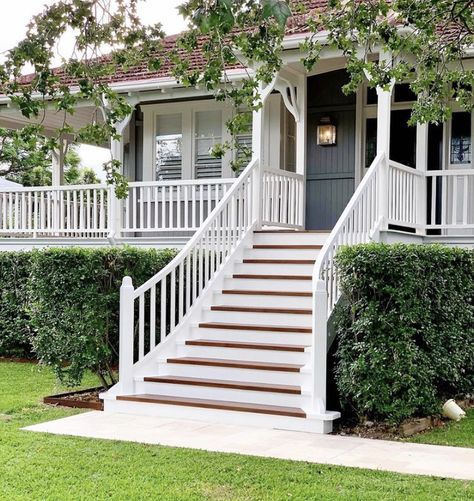 Raised House Exterior, Raised Houses, Entrance Staircase, Country Front Porches, Farmhouse Stairs, Deck Railing Ideas, Queenslander House, Front Porch Steps, Front Door Steps