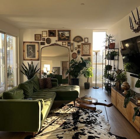 Living Room Decor Edgy, House Decoration Living Room, Rooming House Ideas, Nature Aesthetic House Decor, Cool Toned Apartment Decor, Charming Apartment Decor, Eclectic Home White Walls, Goth Style Home Decor, European Eclectic Home Decor