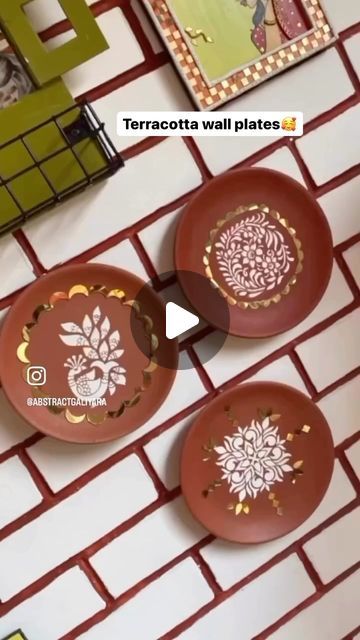 Supreet kaur on Instagram: "Try this super easy stencils art on terracotta plates and see they are really to embrace your walls✨

Do check @thehandicraftian for amazing collection of terracotta …….

#abstractgaliyara#walldecor#wallplates#wallhanging#walldecoration#crafts#craftindia#handicraft#craftlover#artlover#artfollowers#artwork#artgallery#artistsoninstagram" Terracotta Plates, Stencils Art, Terracotta Wall, Wall Plates, Stencil Art, Creating Art, Super Easy, Wall Hanging, Wall Decor