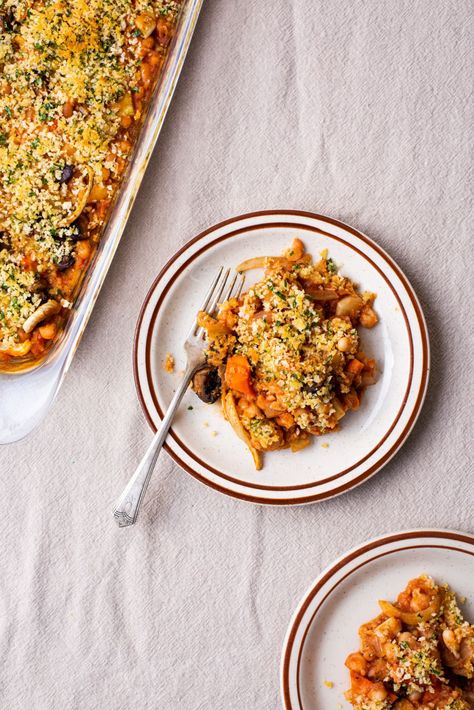 A festive white bean cassoulet with roasted vegetables and crunchy breadcrumbs. thenewbaguette.com #cassouletrecipe #vegetariancassoulet #whitebeans #veganrecipes Bean Cassoulet, Peasant Food, Plant Based Recipes Dinner, Dump Meals, Vegan Beans, Roasted Mushrooms, Feed A Crowd, Dinner Inspiration, No Calorie Foods