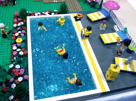 Lego Pool Ideas, Lego Pool, Lego Mansion, Lego Sports, Lego House Ideas, Lego Blocks, Hama Beads Minecraft, Lego Minifigs, Lego Pictures