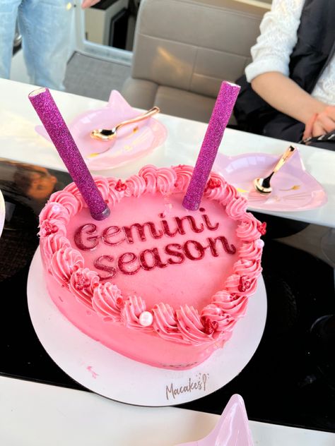 Gemini Season Cake, Gemini Cake, 18th Birthday Ideas, Gemini Season, Little Cakes, 25th Birthday, Birthday Photoshoot, 18th Birthday, My Birthday