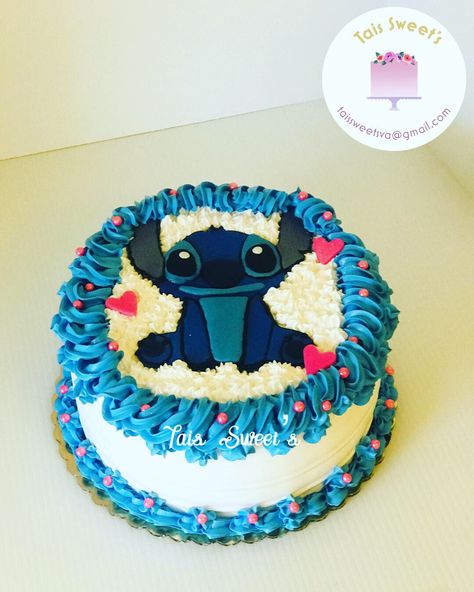 Stitch Tres Leches cake. Handmade fondant Stitch decorated with whipping cream. #stitch #stitchcakes #treslechescake #stitchtreslechescake #whippingcream #fondant #cakedecoratingideas #taissweetsva Elena Birthday Party, Mary Cake, Lilo And Stitch Cake, Stitch Cake, Disney Birthday Cakes, Pastel Baby Shower, Chocolate Drip Cake, Fondant Cake Designs, Movie Birthday