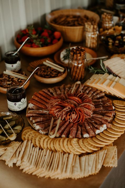 Kraft Paper Charcuterie Board, Brown Food Board, 70s Theme Charcuterie Board, Charcuterie On Brown Paper, Grazing Table On Brown Paper, Charcuterie Brown Paper, Brown Theme Charcuterie Board, Butcher Paper Charcuterie Board, Brown Paper Charcuterie Table