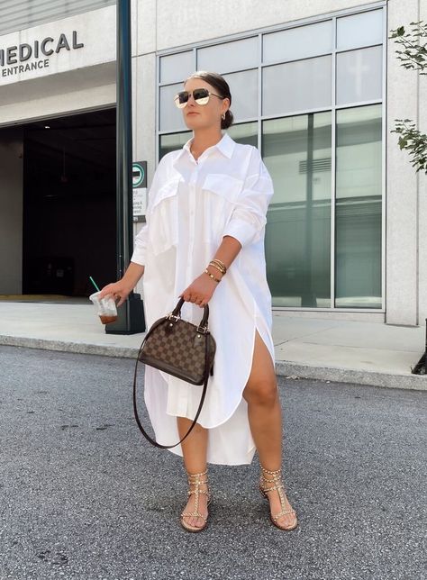 Loose Shirt Dress, Feminine Casual, Real Woman, Shirt Dress Outfit, Coat Outfit, Elegante Casual, Woman Style, Loose Shirt, Wardrobe Inspiration