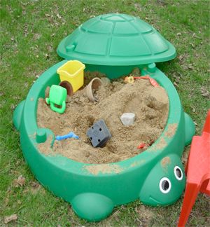 This turtle sandbox with lid was all the rage in the 80s. Sandbox With Lid, Diy Sandbox, Kids Sandbox, Clay Turtle, Diy Dog Bed, Childhood Memories 2000, Clay Texture, Backyard Playground, Polymer Clay Charms