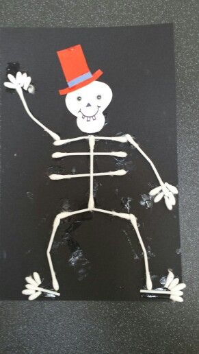 Funny bones using cotton buds Funnybones Activities, Half Term Activities, October Half Term, Read The Room, Eyfs Classroom, Eyfs Activities, Bone Crafts, Halloween Preschool, Funny Bones