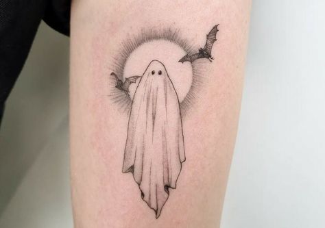 Ghost Tattoo Ideas, Cute Halloween Tattoos, Pumpkin Tattoo, Tattoos Infinity, Bat Tattoo, Ghost Tattoo, Inspiration Tattoo, Tattoos Geometric, Spooky Tattoos