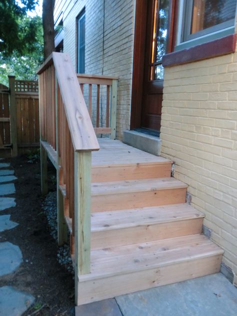 Cedar landing and steps Outdoor Landing And Steps, Mobile Home Steps With Landing, Backdoor Steps, Building Steps, Installing Exterior Door, Step Ideas, Patio Stairs, Outdoor Stair Railing, Front Door Steps