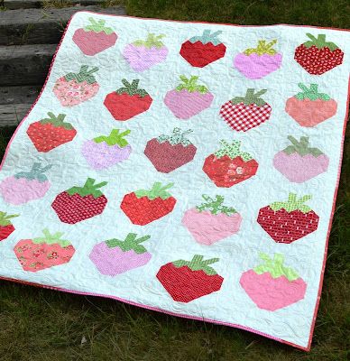 Happy Quilting: Strawberry Social - HQM Quilt 5 Fruit Quilt Pattern, Strawberry Quilt Pattern, Strawberry Quilt Block Free Pattern, Strawberry Quilt Pattern Free, Strawberry Quilts, Strawberry Shortcake Quilt Pattern, Fruit And Vegetable Quilts, Strawberry Shortcake Quilt, Strawberry Quilt