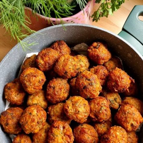 Delicious Albanian Qofte Recipe - Traditional Meatballs Albanian Recipes Dinners, Albanian Food Recipes, Pasta Balls, Traditional Meatballs, Balkan Recipes, Albanian Food, Albanian Recipes, Albanian Culture, Meatballs Recipe