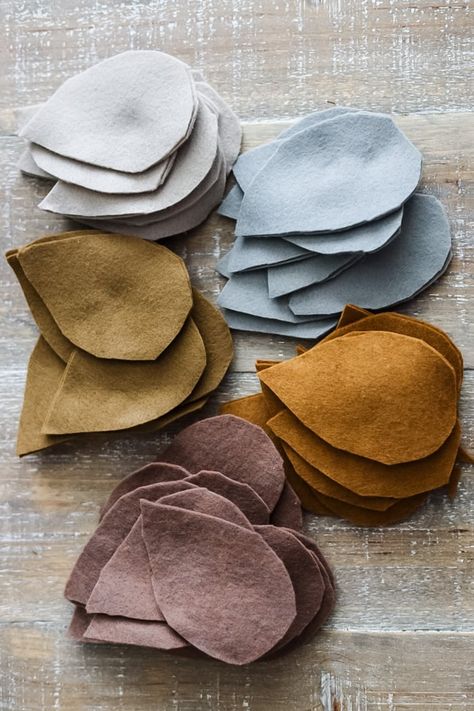 DIY Neutral Felt Leaf Garland: A Cozy Autumn Home Decor Craft - Cottage On Bunker Hill Burlap Thanksgiving Decor, Felt Table Decorations, Diy Felt Fall Leaf Garland, Felt Leaf Garland Autumn, Neutral Fall Garland, Felt Autumn Garland, Felt Garland Fall, Easy Homemade Fall Decorations, Thanksgiving Crafts Adults