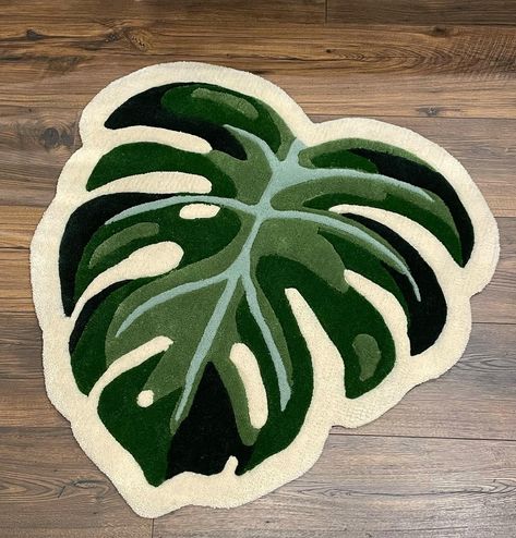 Just finished my first tufted rug, and I couldn’t be more excited to share it with you all! 😄 This 75x75 cm masterpiece is inspired by the lush beauty of monstera leaves and crafted entirely from luxurious wool yarn. The different shades of green bring a sense of calm and connection to nature right into your home. 🌿 Imagine the softness underfoot, the comfort of natural fibers, and the vibrant pop of green that brightens any space. . . . . . #rugmaking #tufting #tuftingart #tuftedrug #tuftt... Plant Rug Tufting, Tuff Rug Ideas, Tuft Rug Design Ideas, Tufting Designs, Rug Tufting Ideas, Monstera Rug, Tufting Art, Aesthetic Rugs, Tufting Ideas