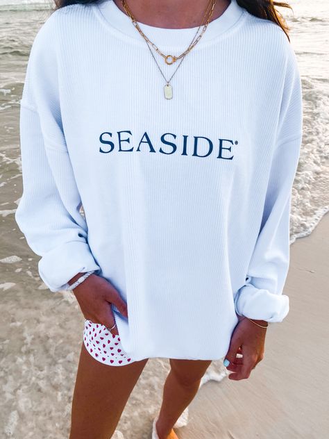 Seaside Sweatshirt Aesthetic, Seaside Shirt Outfit, Seaside Sweatshirt Outfit, Preppy Beach Clothes, Preppy Sweat Shirts, Preppy Cricut Shirts, Preppy Shirt Designs, Cute Shirts Preppy, Preppy Crewneck Sweatshirt