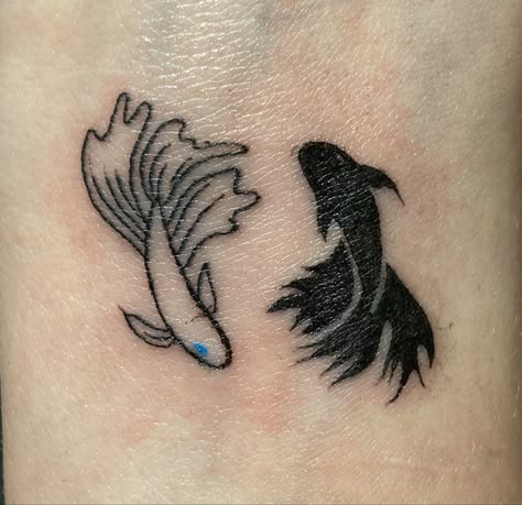 Koi Fish Tattoo, Tattoos Geometric, Dream Tattoos, Matching Tattoos, Anime Tattoos, Piercing Tattoo, Creative Tattoos, Pretty Tattoos, Koi Fish