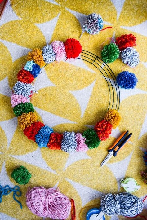 Diy Pom Pom Wreath, Boho Projects, Cardboard Christmas Tree, Pom Wreath, Pom Crafts, Wreath Kit, Pom Pom Wreath, Wire Wreath Frame, Diy Pom Pom