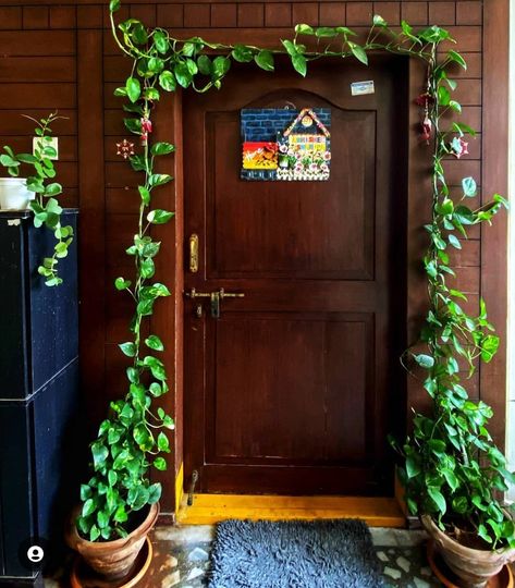 House Entrance Ideas Indian, Home Entrance Decor Indian, Entryway Decor Indian, Indian Decor Diy, Diwali Decoration Lights, Entrance Door Decor, Indian Room Decor, India Home Decor, Home Entrance