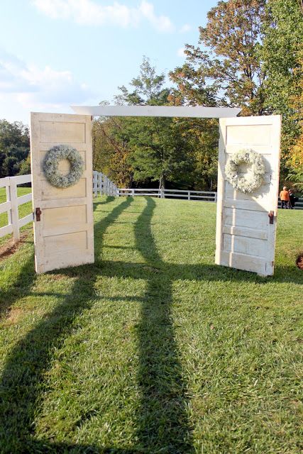 ceremony entrance doors for outside wedding :) very creative! Mug Cookies, Latte Cookie, Decorated Pumpkin, Ceremony Entrance, Cookies Pumpkin, Outdoor Country Wedding, Wedding Doors, Chic Brides, Wedding Entrance