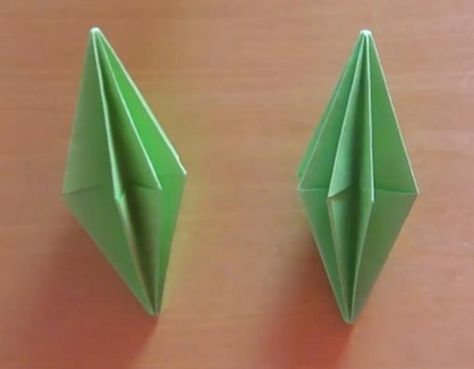 plumbbob diamond ornament  http://www.youtube.com/watch?v=nQOV5rcFhd4 Plumbob Diy, How To Make A Sims Plumbob Headband, Sims Diamond Diy, Diy Sims Plumbob Headband, How To Make Sims Diamond, Sims Green Diamond, Sims Diamond Template, How To Do Origami, Diamond Template