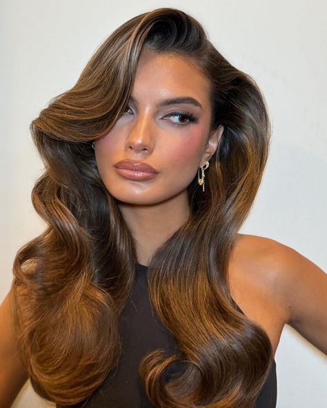 Victoria Secret Bombshell Hair, Big Hollywood Curls, Victoria Secret Curls, Victoria Secret Model Hair, Victoria Secret Hair, Hollywood Curls, Bombshell Hair, Victoria Secret Show, Victoria Secret Model