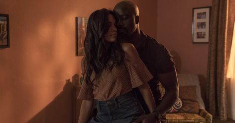 Claire Temple may have been introduced in Daredevil, but the night nurse has made the rounds on nearly every other one of Netflix's Marvel shows. Rosario Dawson's character shows up in Luke Cage Season 2 since she's still dating Luke, but will… Top Romantic Movies, Luke Cage Marvel, Free Tv And Movies, Netflix Shows To Watch, Best Shows On Netflix, Romantic Series, Netflix Shows, Netflix Movies To Watch, Marvel Netflix