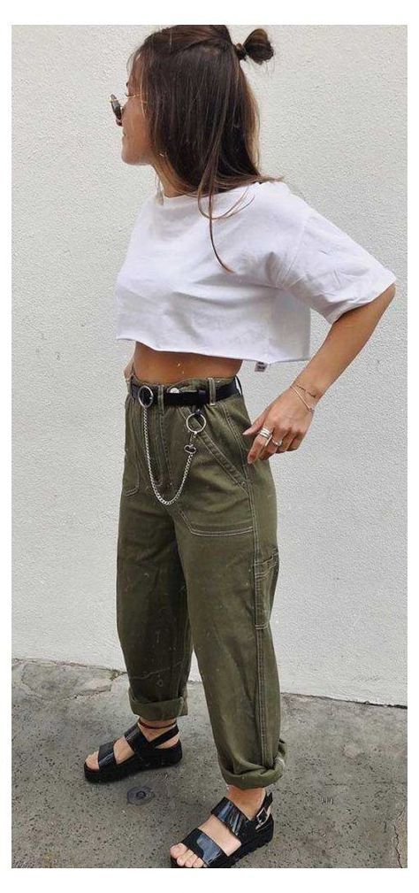 ed519dacc89b2bead3f453b0b05a4a8bdesc48641406ri Asos Outfit Ideas, Army Pants Outfit, Army Pants, Outfit Challenge, Cargo Pants Outfit, Cropped Tops, Complete Outfits, Looks Style, Looks Vintage