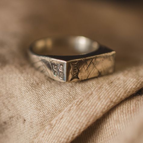 Medium Rectangle Signet Ring - Z / Textured Finish Antique Mens Rings, Rectangle Signet Ring, Mens Rings Fashion, Jewellery Rings, Signet Ring Men, Magical Jewelry, Silver Signet Ring, Silver Wedding Bands, Dope Jewelry