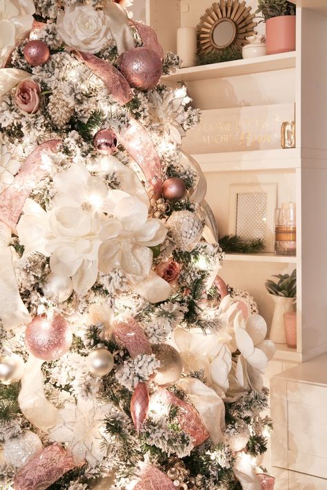 Pink Victorian Christmas, Pink Shabby Chic Christmas, Christmas Color Schemes, White Flocked Christmas Tree, Church Christmas Decorations, A Pink Christmas, Frosted Christmas Tree, Pink Victorian, Tree Themes