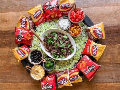 Serve an Epic Walking Taco Board for any party, gathering or potluck. Make taco salads in chip bags. Add toppings and serve on The Big Board. Walking Taco Charcuterie Board, Board Game Snacks, Taco Charcuterie Board, Dnd Snacks, Kids Charcuterie, Walking Tacos Recipe, Taco Board, Superbowl Recipes, French Appetizers