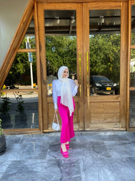 Hijabi Barbie Outfit, Barbie Hijab Outfit, Hijab Barbie, Pink And White Aesthetic, Hijabi Barbie, Bts Moodboard, Barbie Vibes, Outfits Hijab, Hijab Outfits