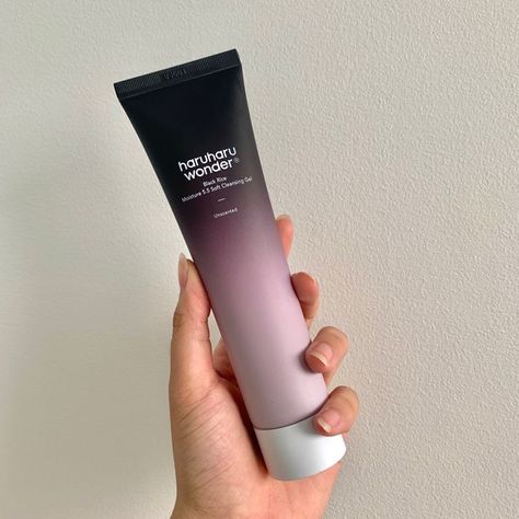 Haruharu Wonder Cleanser, Haru Haru Wonder, Skin Care List, Haruharu Wonder, Fungal Acne, Acne Products, My Skincare Routine, Japanese Skincare, Cleansing Routine